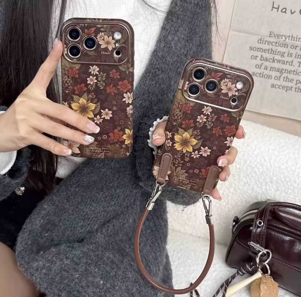 قاب Flower Brown با بند آویز آیفون